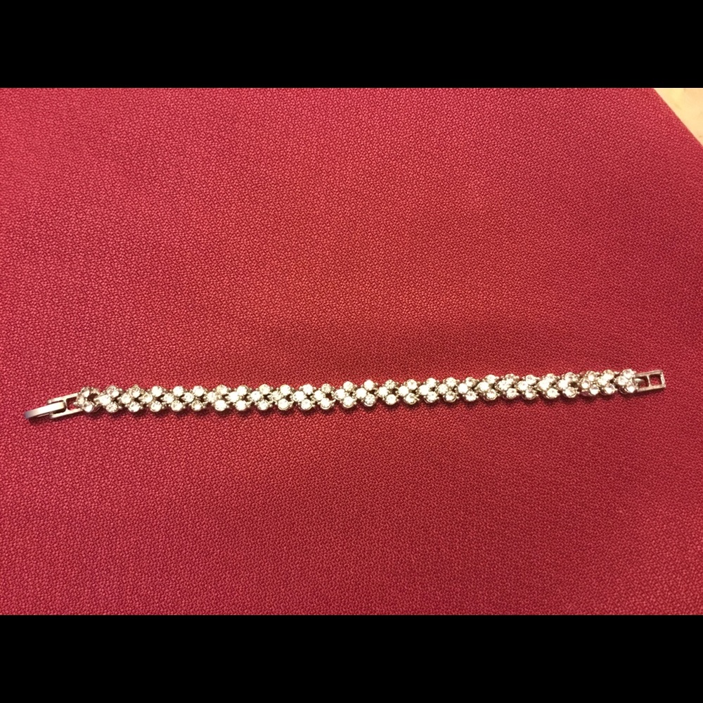 Re-Stocking🚨Roman Style Silver/Crystal Bracelet - Picture 4 of 5